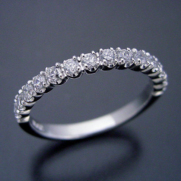 最高品質のダイヤモンドで作るハーフエタニティリング - アクセサリー（女性用） -【garitto】
