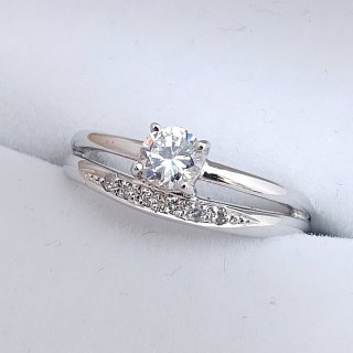 三重県・Iさま（購入商品：初めから重ね着けしているようにデザインされた婚約指輪 [BE-32]）