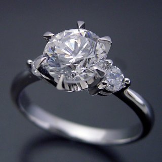 東京都・Nさま（購入商品：１カラット版：６本爪サイドメレスリーストーンタイプの婚約指輪 [1ct-BE65]）