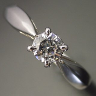 愛知県・Ｉさま（購入商品：４本爪の新しいデザインの婚約指輪[BE-79]）