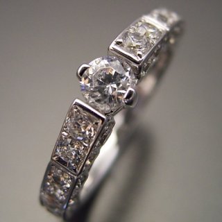神奈川県・Ｍさま（購入商品：細身で豪華な指が綺麗に見える婚約指輪[R4420改]）