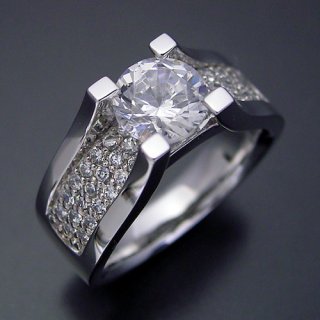 埼玉県・Hさま（購入商品：１カラットダイヤモンドの大きさを生かした婚約指輪 [R4510]）