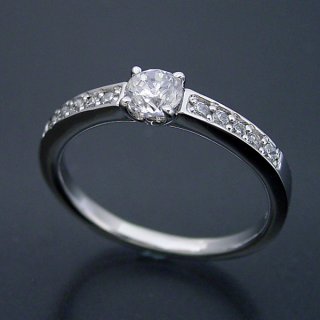 愛知県・Mさま（購入商品：豪華で可愛い婚約指輪 [R5184]）