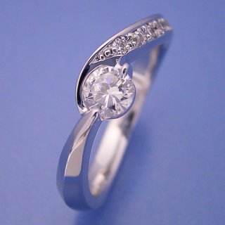 福岡県・Nさま（購入商品：シンプルで相当スタイリッシュな婚約指輪 [SR865]）