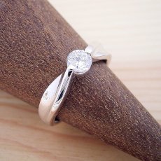 画像3: デザイン性が豊かなスタンダードな婚約指輪 (3)