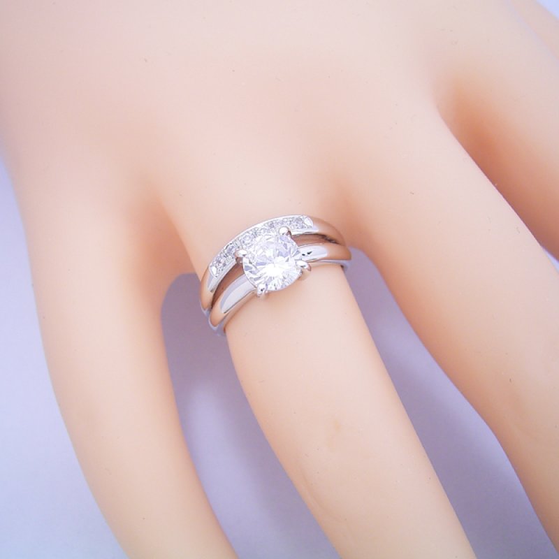 画像5: １カラット版：１本の指輪なのに重ね着けしているような婚約指輪 (5)