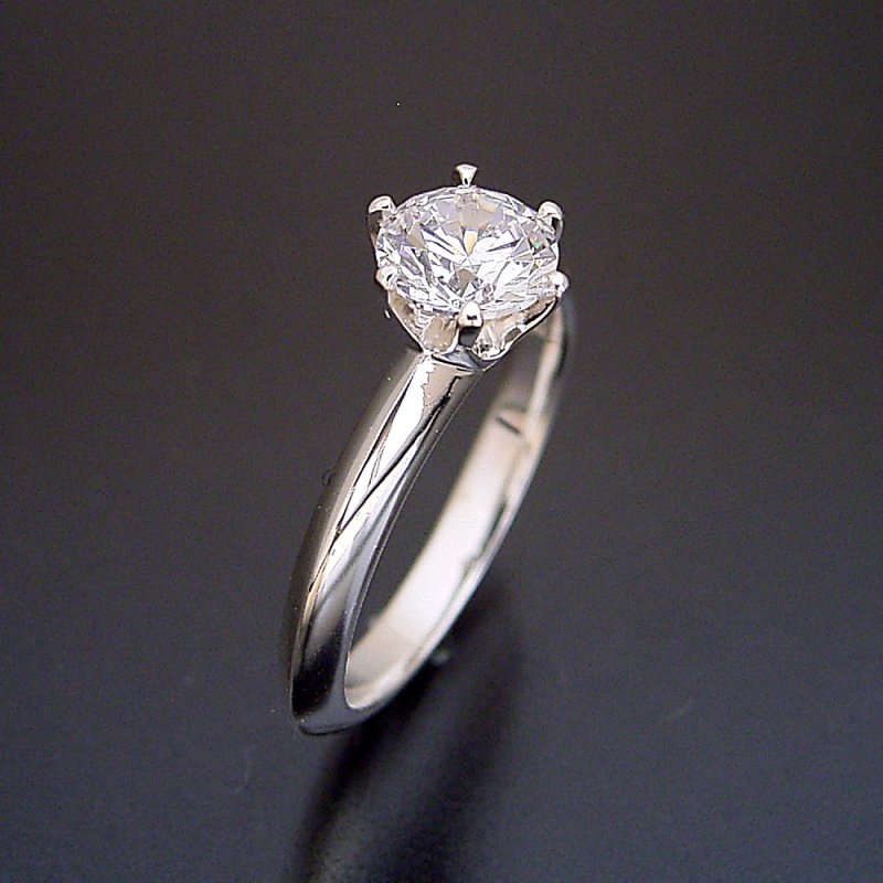 画像5: １カラット版：どの指輪のデザインとも違う、６本爪ティファニーセッティングタイプの婚約指輪 (5)