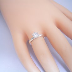 画像8: １カラット版：どの指輪のデザインとも違う、６本爪ティファニーセッティングタイプの婚約指輪 (8)