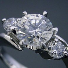 画像1: １カラット版：６本爪サイドメレデザインの婚約指輪 (1)