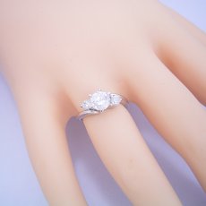 画像5: １カラット版：６本爪サイドメレデザインの婚約指輪 (5)