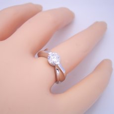 画像5: １カラット版：デザイン性が豊かなスタンダードな婚約指輪 (5)