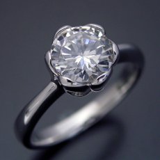 画像3: １カラット版：フラワーデザイン伏せこみタイプの婚約指輪 (3)