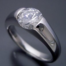 画像1: １カラット版：甲丸リングにダイヤモンドを埋め込んだ婚約指輪 (1)