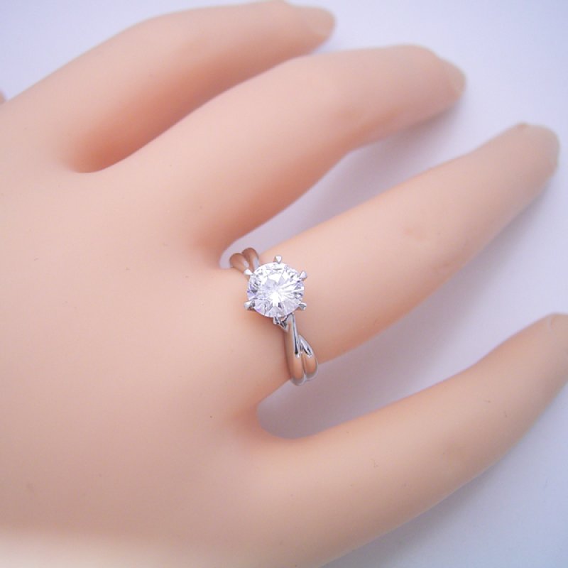 画像6: １カラット版：シンプルにデザインされている婚約指輪 (6)