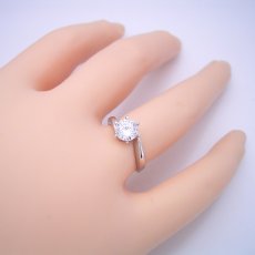 画像6: １カラット版：流れるデザインの6本爪タイプの婚約指輪 (6)