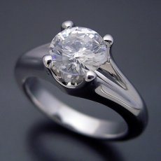 画像1: １カラット版：隠れた4本爪デザインの婚約指輪 (1)
