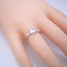 画像6: １カラット版：６本爪サイド2Pメレデザインの婚約指輪 (6)