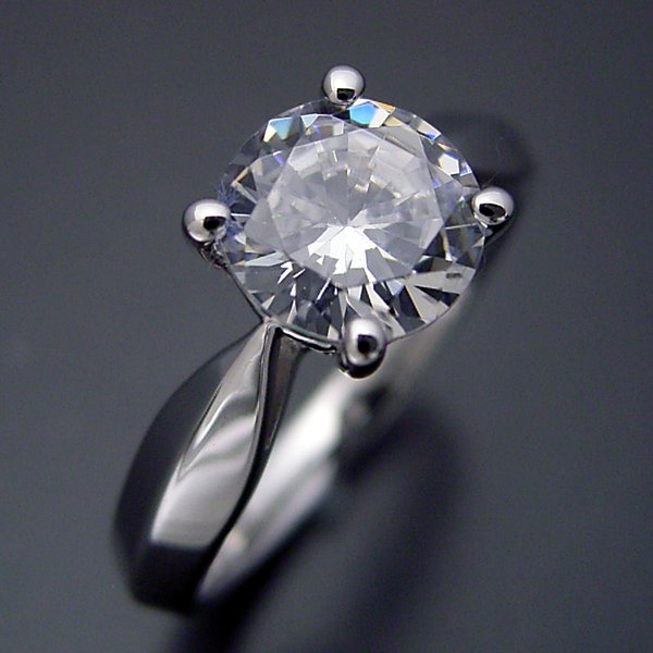 １カラット版：４本爪の新しいデザインの婚約指輪 - １ｃｔ（カラット ...