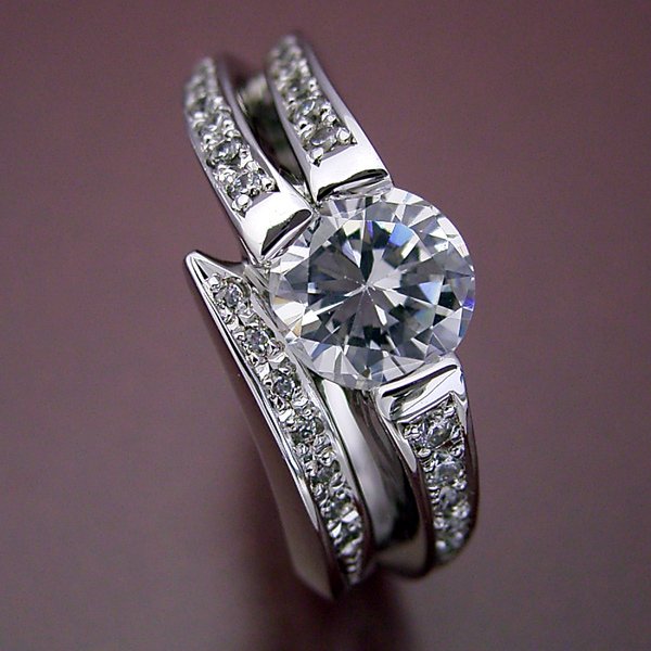 １カラットらしいデザインを考えた婚約指輪 - １ｃｔ（カラット）の