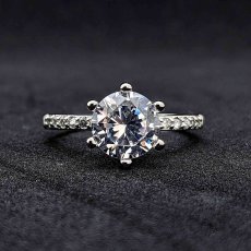 画像3: ダイヤモンドとエタニティリングを組み合わせたクラシックでも新しい２カラットの婚約指輪 (3)