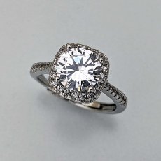 画像6: ２カラットの輝くダイヤモンドを囲むダイヤモンドで太陽が輝くような婚約指輪 (6)