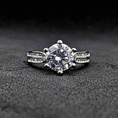画像3: 絞り込まれたリングバンドで２カラットダイヤモンドの大きさを強調する婚約指輪 (3)