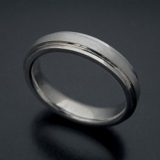 画像3: 「硬質」と「シャープ」をイメージした地金タイプの結婚指輪 (3)