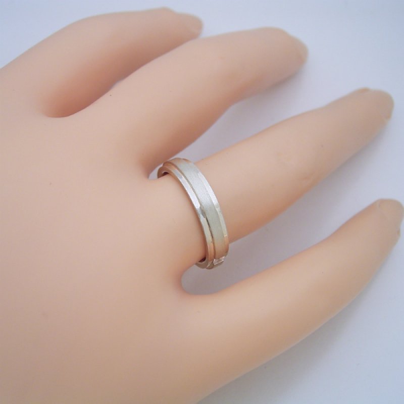 画像5: 「硬質」と「シャープ」をイメージした地金タイプの結婚指輪 (5)