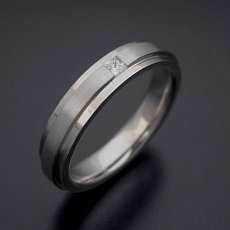 画像1: 「硬質」と「シャープ」をイメージした結婚指輪 (1)