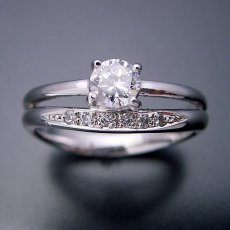 画像5: 初めから重ね着けしているようにデザインされた婚約指輪 (5)