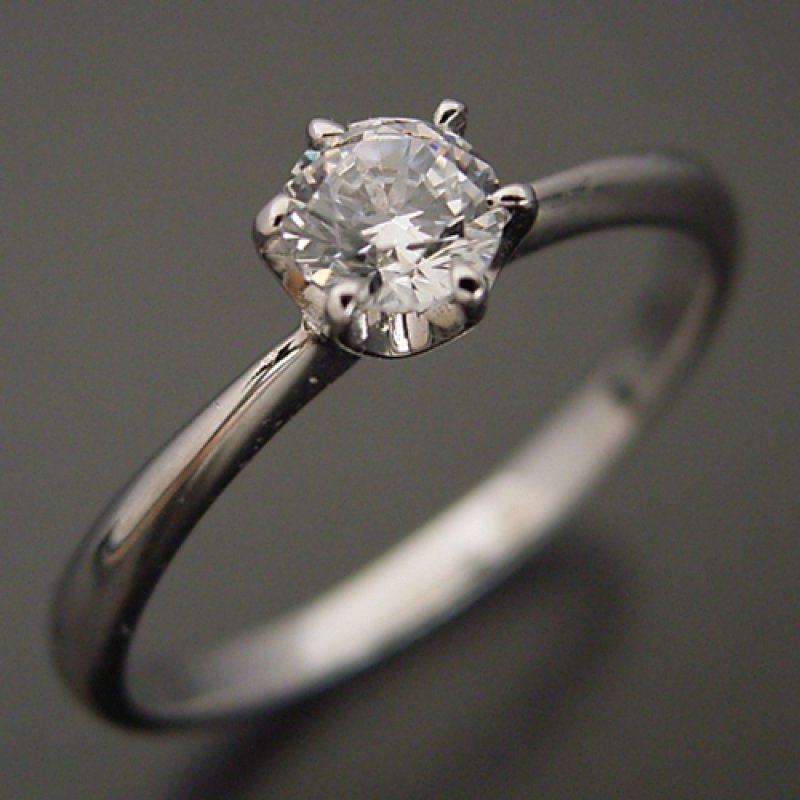 画像1: 0.3カラット版：プラチナ婚約指輪：ティファニーセッティング風 ダイヤモンド (1)