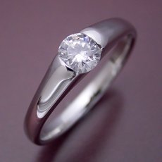画像3: 甲丸リングにダイヤモンドを埋め込んだ婚約指輪 (3)