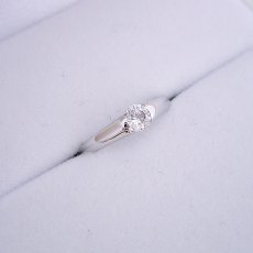 画像4: 甲丸リングにダイヤモンドを埋め込んだ婚約指輪 (4)