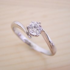 画像3: 流れるデザインの6本爪タイプの婚約指輪 (3)