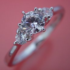 画像4: 6本爪サイドメレスリーストーンタイプの婚約指輪 (4)