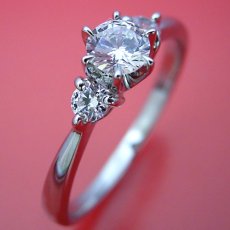 画像3: 6本爪サイドメレスリーストーンタイプの婚約指輪 (3)