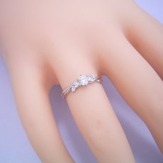 画像6: 天使の羽デザイン6本爪の婚約指輪 (6)