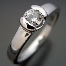 画像1: ごつしっかり伏せこみタイプの婚約指輪 (1)