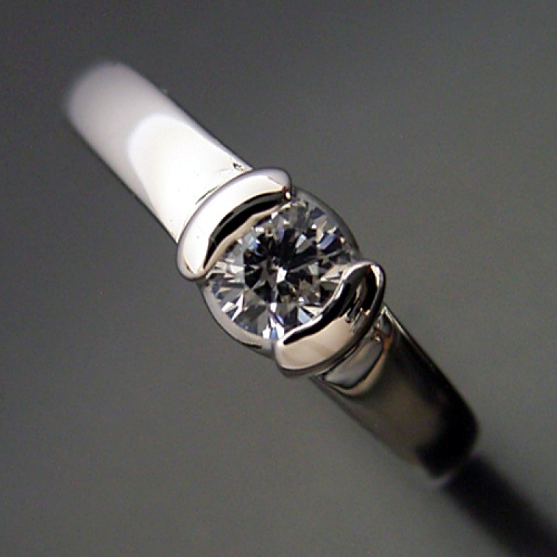 画像2: 0.5カラット版：ごつくてしっかり地金を使った伏せこみタイプの婚約指輪 (2)