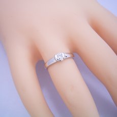 画像6: ごつしっかり伏せこみタイプの婚約指輪 (6)