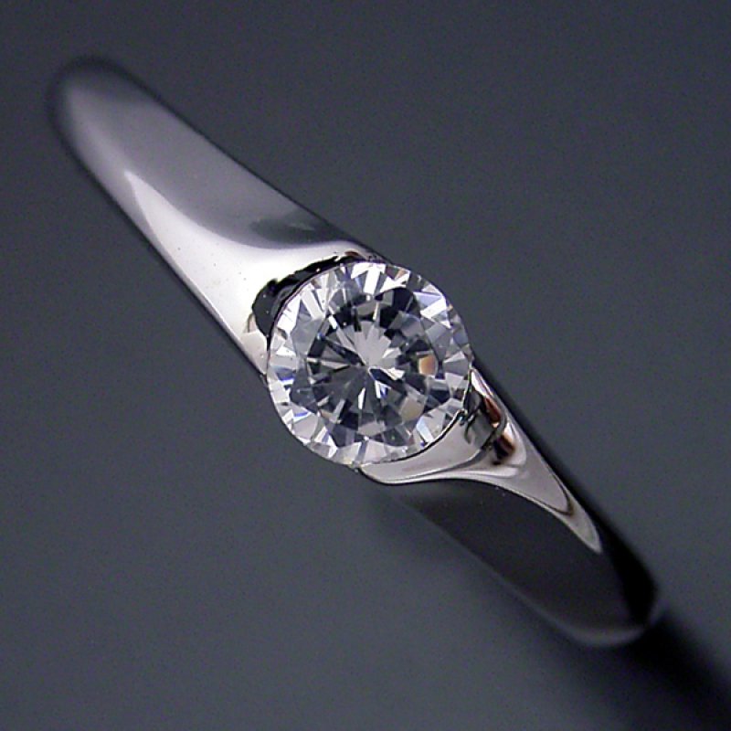 画像4: 0.3カラット版：絶妙なラインを描く婚約指輪 (4)