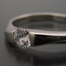画像3: もの凄くスタイリッシュなデザインの婚約指輪 (3)