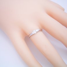 画像4: もの凄くスタイリッシュなデザインの婚約指輪 (4)
