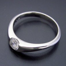 画像4: 少し変わった伏せこみタイプの婚約指輪 (4)