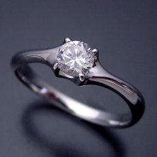 画像1: 爪がしっかりとダイヤモンドを掴む婚約指輪 (1)