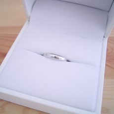 画像2: 最高のシンプルデザインである甲丸タイプの結婚指輪 (2)