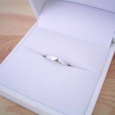 画像2: 究極のシンプルデザインである平打ちタイプの結婚指輪 (2)