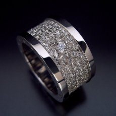 画像1: めちゃくちゃ凄い「ダイヤモンドの石畳」でダイヤモンドが煌めく婚約指輪 (1)