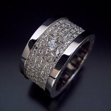 画像2: めちゃくちゃ凄い「ダイヤモンドの石畳」でダイヤモンドが煌めく婚約指輪 (2)