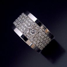 画像3: めちゃくちゃ凄い「ダイヤモンドの石畳」でダイヤモンドが煌めく婚約指輪 (3)